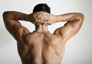 Cuerpo en V: espalda ancha, abdomen plano y piernas fuertes