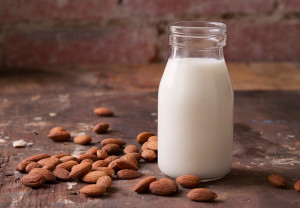 Cómo hacer leche de almendras en tres pasos