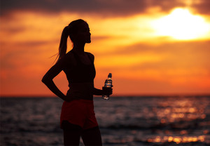 Los beneficios de tomar agua alcalina