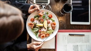 ¿Por qué debo comer despacio?