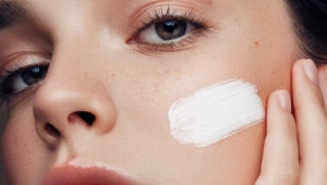 ¿Qué es y cómo funciona el retinol?